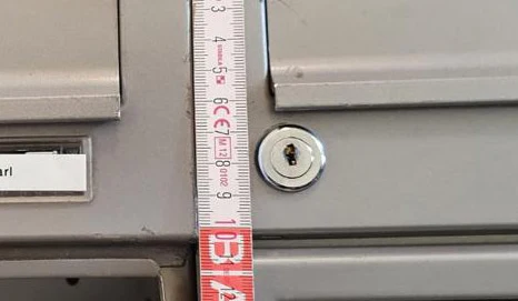 Briefkasten und Garage